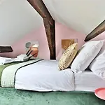 Appartement Avec Mezzanine Au Centre De Paris