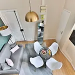 Appartement Avec Mezzanine Au Centre De Paris
