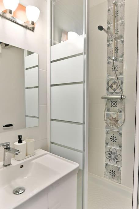 Apartment Avec Mezzanine Au Centre De Paris