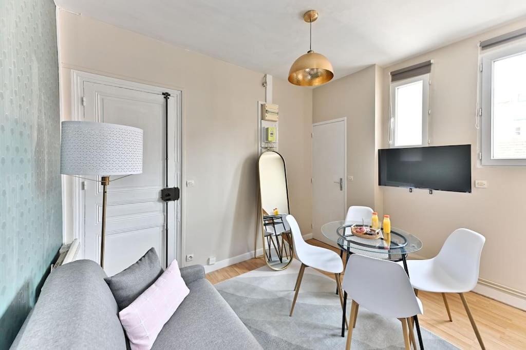 Apartment Avec Mezzanine Au Centre De Paris