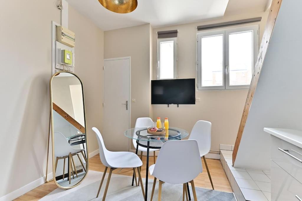 Apartment Avec Mezzanine Au Centre De Paris